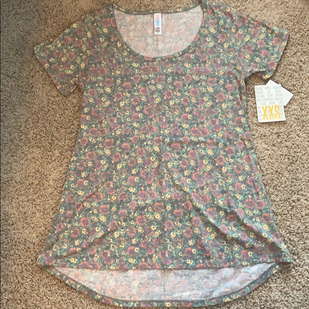 NWT Lularoe Classic T